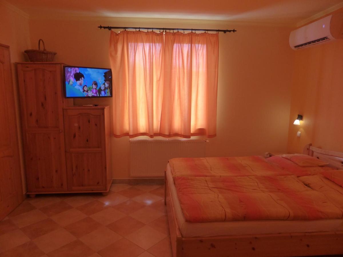 Napfeny Apartman Es Vendeghaz Egerszalók Exterior foto