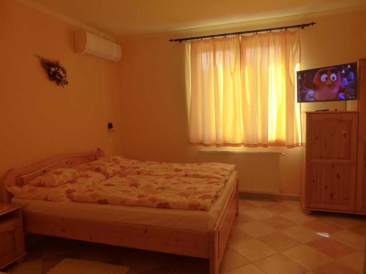 Napfeny Apartman Es Vendeghaz Egerszalók Exterior foto