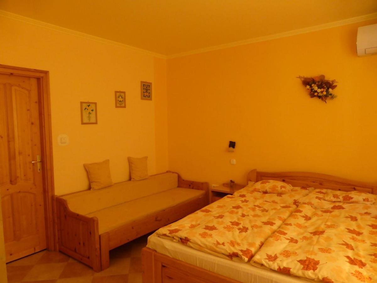 Napfeny Apartman Es Vendeghaz Egerszalók Exterior foto