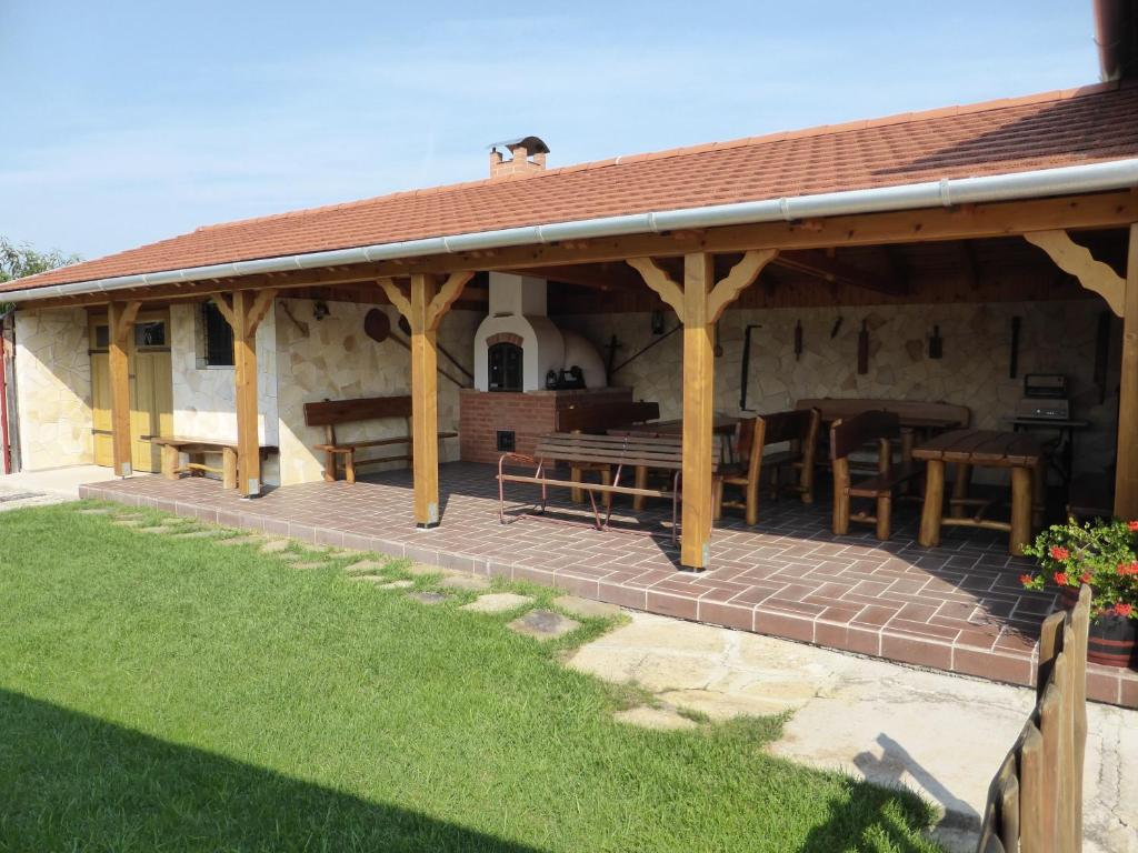 Napfeny Apartman Es Vendeghaz Egerszalók Exterior foto