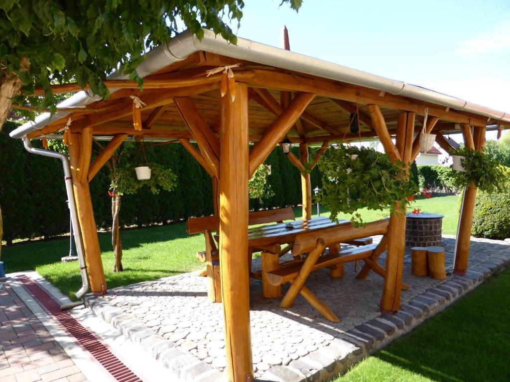 Napfeny Apartman Es Vendeghaz Egerszalók Exterior foto