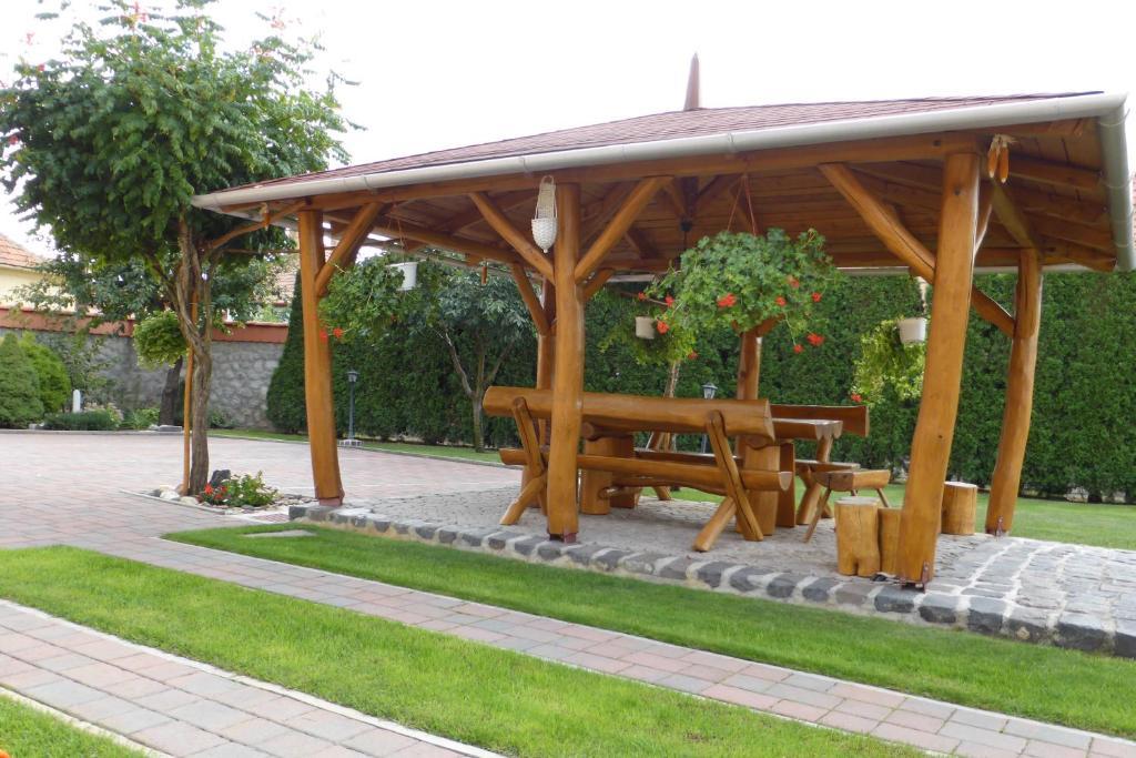 Napfeny Apartman Es Vendeghaz Egerszalók Exterior foto