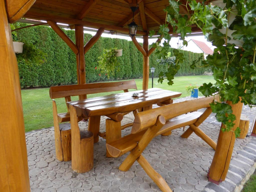 Napfeny Apartman Es Vendeghaz Egerszalók Exterior foto