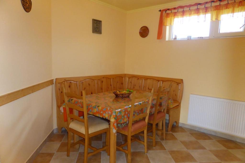 Napfeny Apartman Es Vendeghaz Egerszalók Zimmer foto