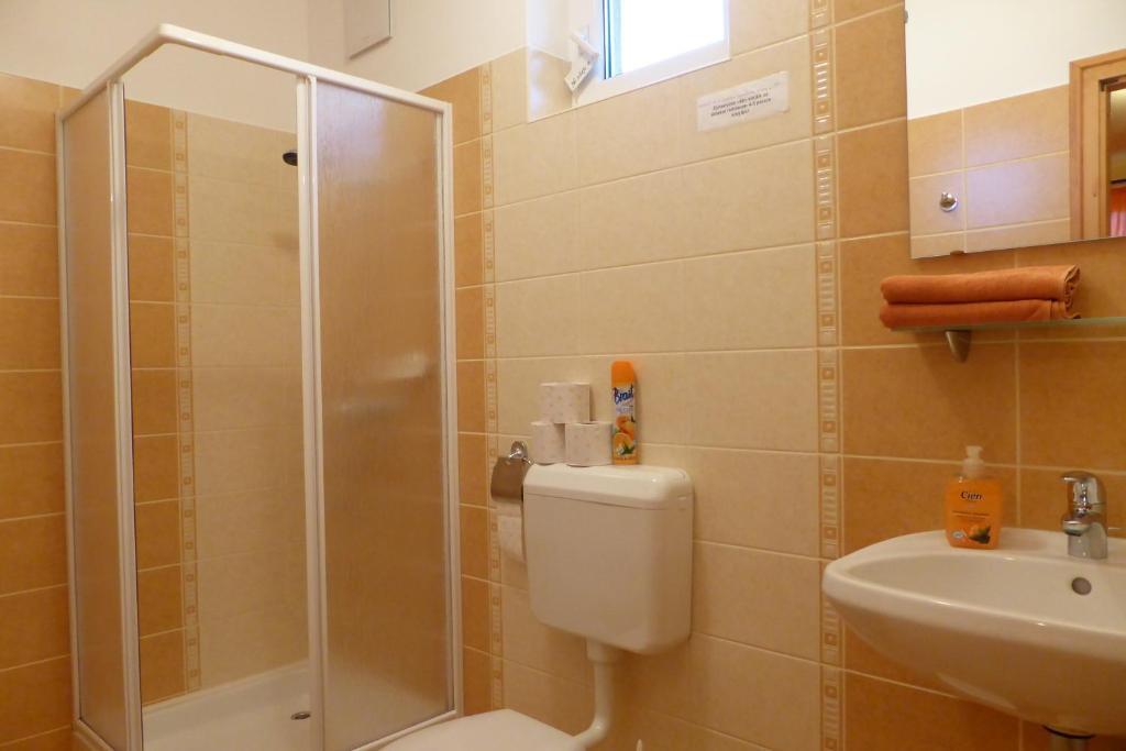 Napfeny Apartman Es Vendeghaz Egerszalók Zimmer foto