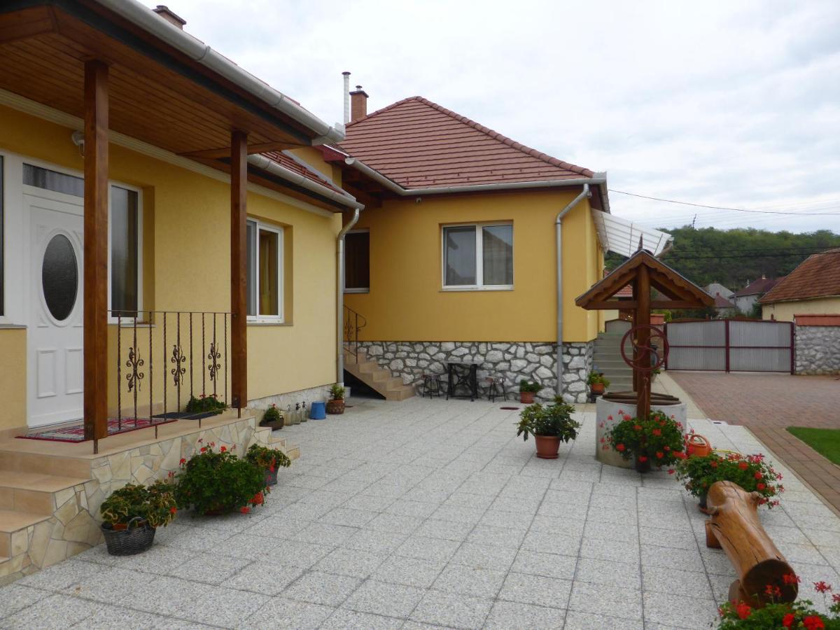 Napfeny Apartman Es Vendeghaz Egerszalók Exterior foto